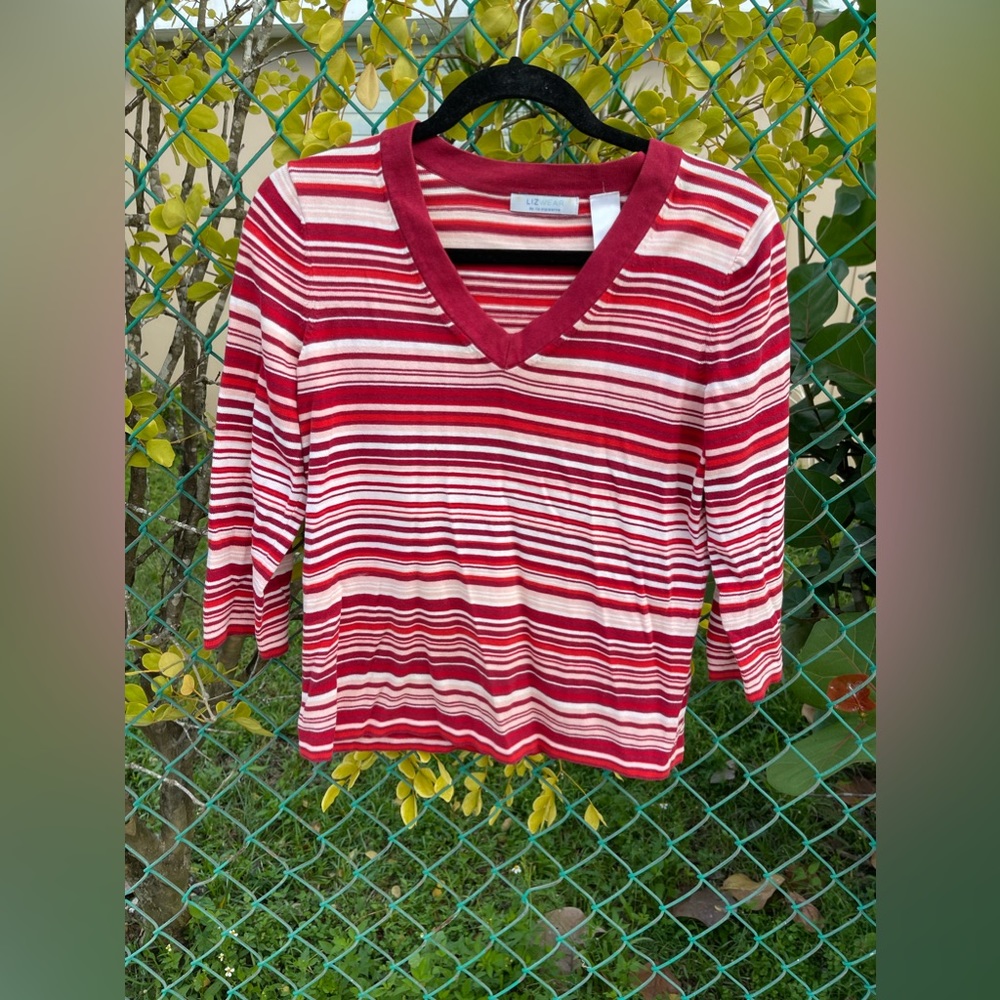 🛍 Stripe Blouse | Used  
$8.00 | Sweater | Medium

DM for more info 📩